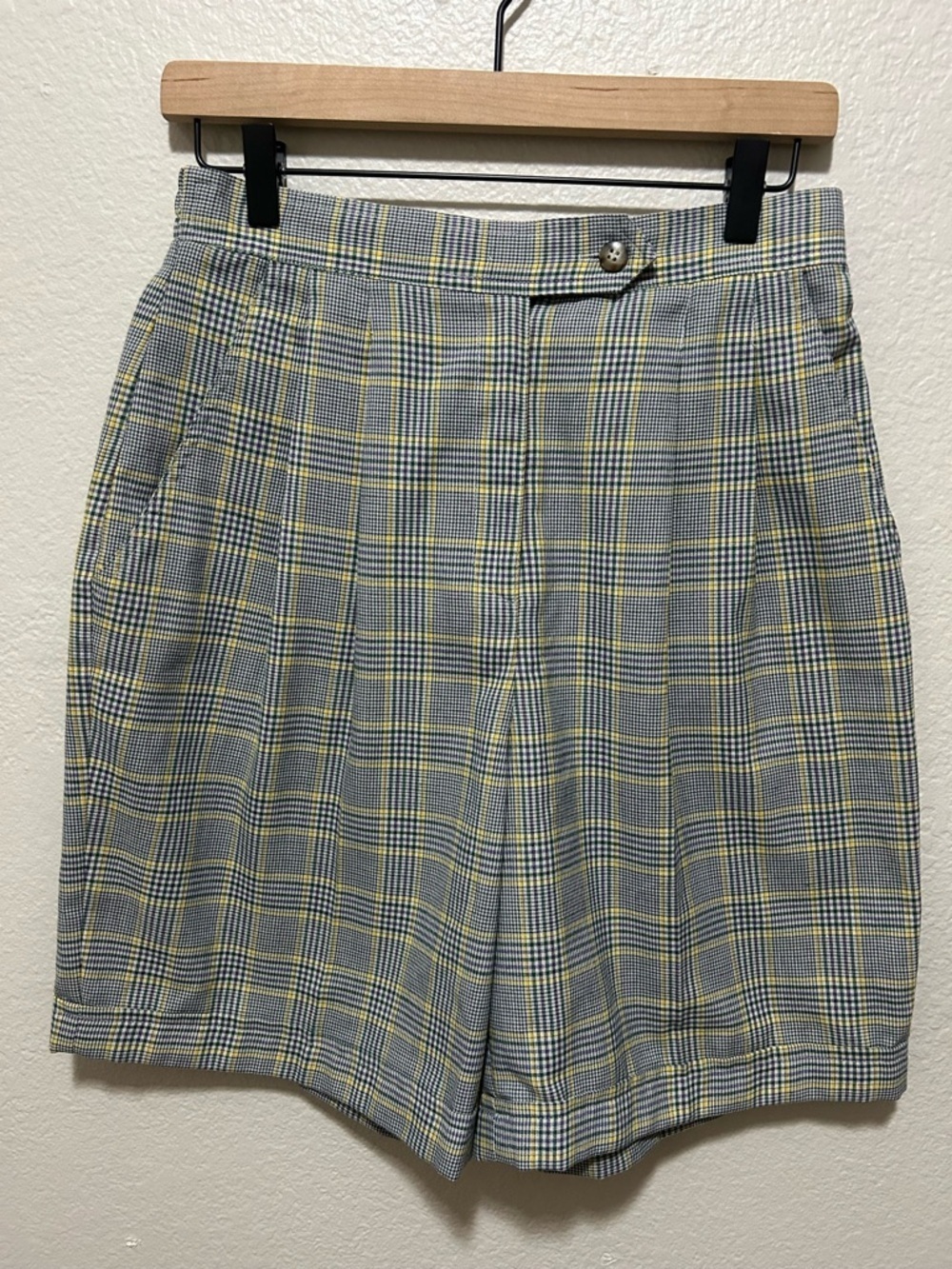 Vintage Plaid High Waisted Tailored Shorts Size 10 Yellow Gray Preppy Pleated